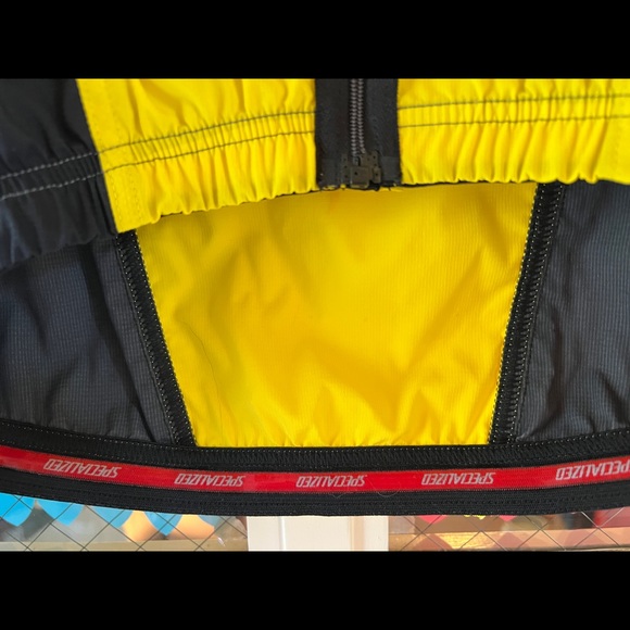 Specialized cycling rain/wind jacket. - Picture 6 of 11